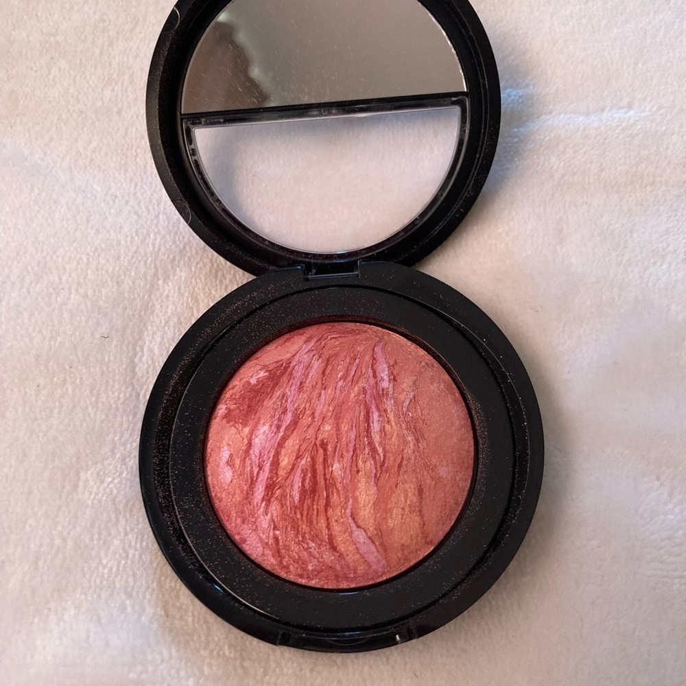 Laura Geller baked blush in Tropic Hues